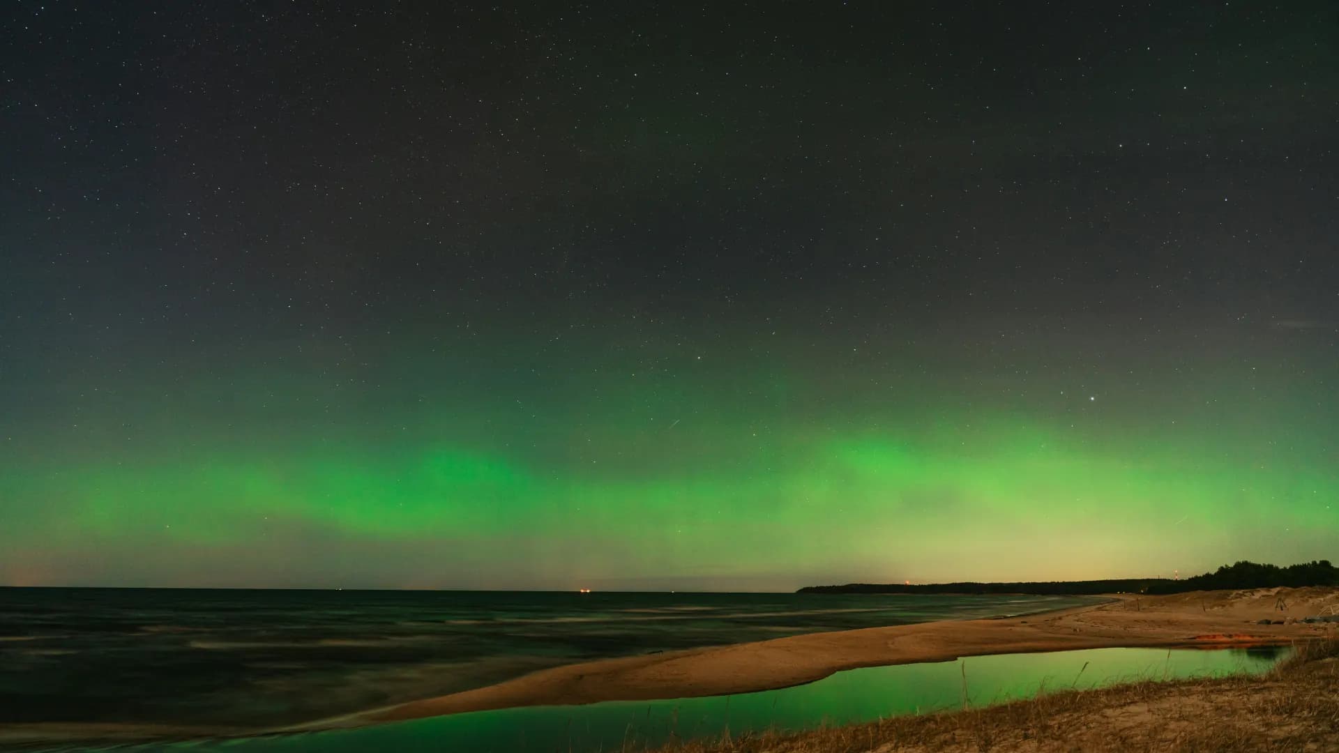 Northern lights in Longyearbyen